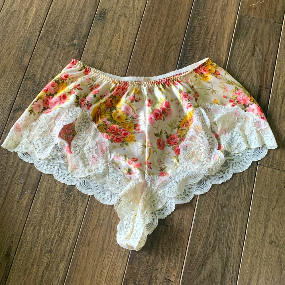 Vintage Oscar de la Renta Initmates Shorts